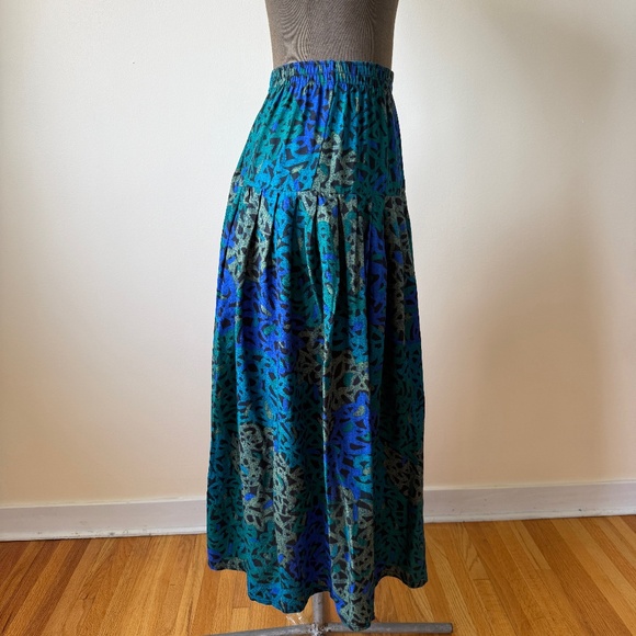 Flowy Vintage 80s Patterned  Midi Skirt - Picture 1 of 7